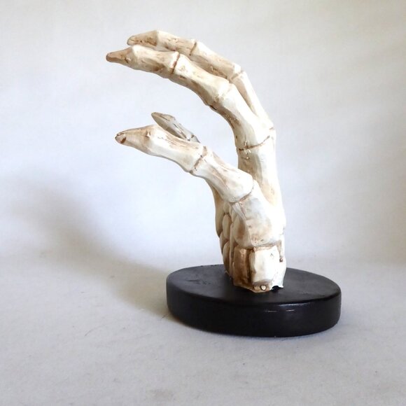 NEW HALLOWEEN GOTHIC SKELETON HAND WALL HOOK HANGING SCULPTURE - Picture 6 of 7